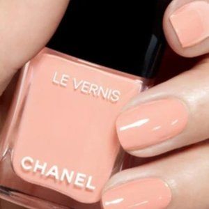 Chanel Le Vernis Nail Colour 883 Pensée